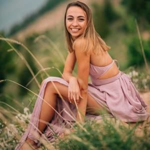 Meet your Posher, Leah